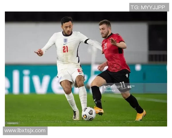 贵族血统与绿茵场的传奇交汇出身豪门的足球明星如何书写辉煌人生