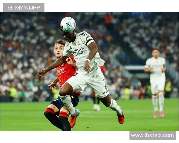 西班牙足球明星闪耀皇马赛场展现无与伦比的足球才华与激情