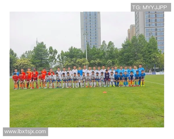 足球场上的传奇瞬间几位明星球员激情四溢的精彩踢球场景回顾