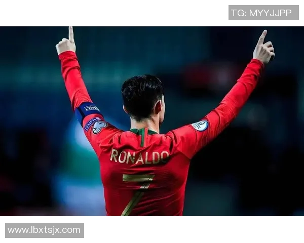 足球巨星C罗等人精彩瞬间回顾与集锦展示 足球巨星C罗等人精彩瞬间回顾与集锦展示