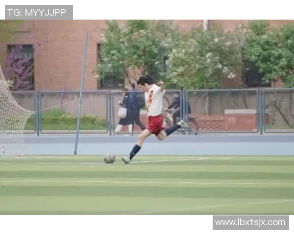 最新竞赛足球比分实时更新分析助您掌握比赛动态与精彩瞬间 最新竞赛足球比分实时更新分析助您掌握比赛动态与精彩瞬间