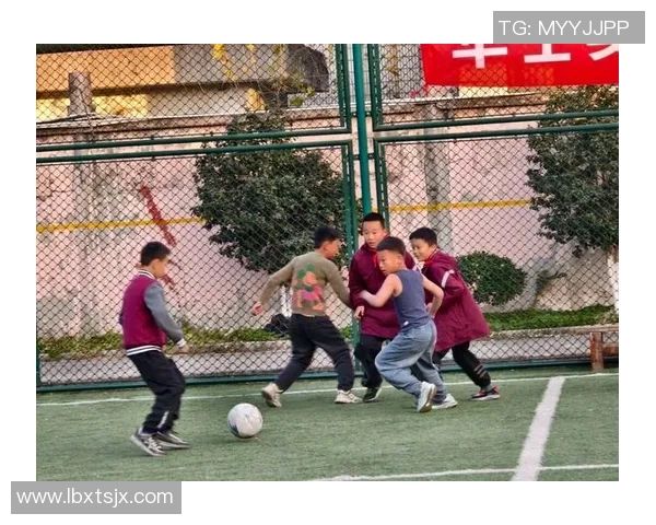 足球明星助力天府一小校园足球梦想点燃孩子们的运动热情与团队精神