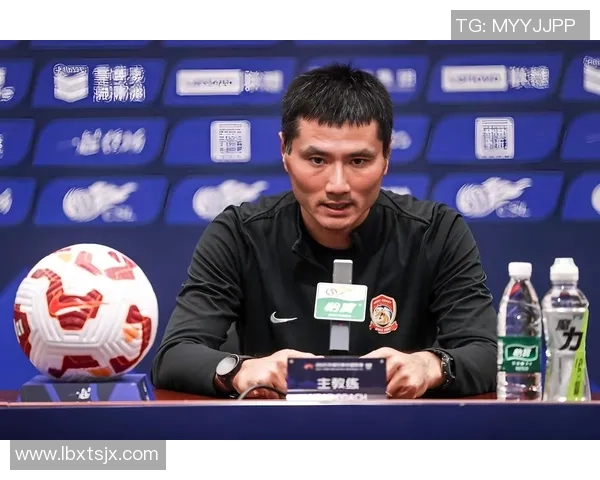 足球明星勇闯体能测试挑战极限展现运动员风采与实力