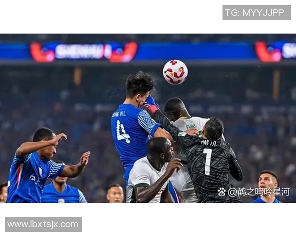 足球明星因激烈冲突被红牌罚下赛场引发球迷热议与媒体关注