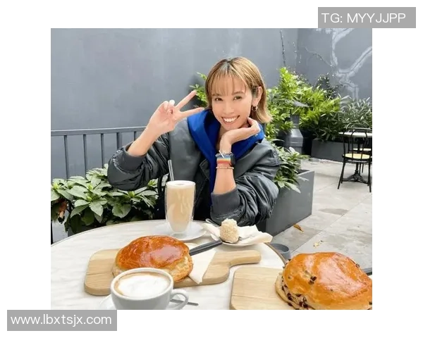 足球明星太太团的魅力与风采全景展示,揭秘她们的生活与时尚选择 足球明星太太团的魅力与风采全景展示,揭秘她们的生活与时尚选择