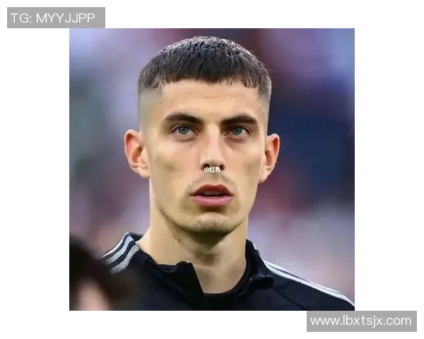 足球明星头像迷你男的魅力与风采探秘，带你领略球场背后的故事与激情