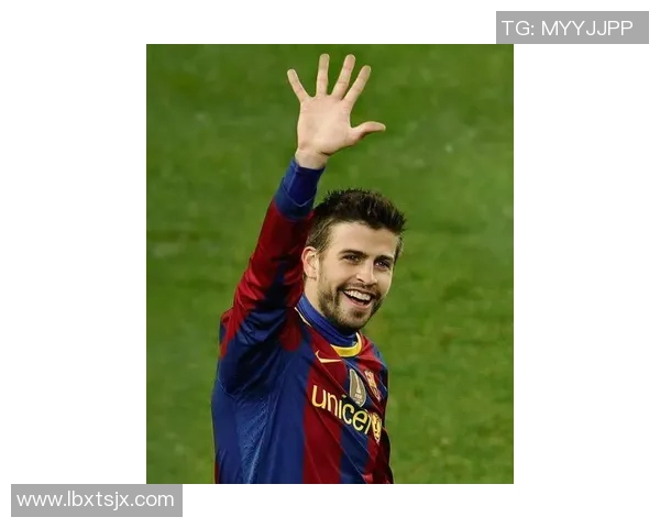 足球明星手势转场动作揭秘如何通过肢体语言提升比赛表现与团队默契