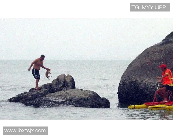 足球明星意外曝光裹浴巾私密视频引发热议网友纷纷围观评论不断