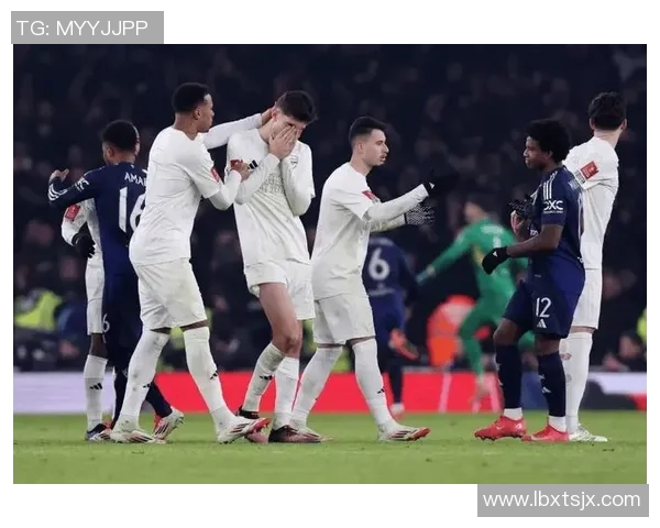 足球明星捂脸动作视频引发热议背后的故事与情感解析 足球明星捂脸动作视频引发热议背后的故事与情感解析