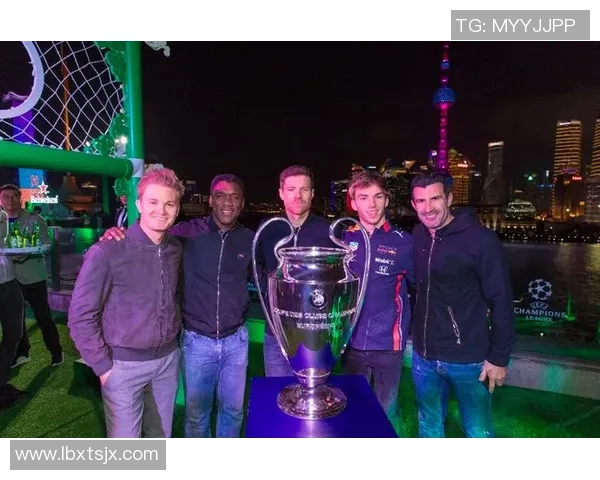 足球明星欢庆荣誉奖杯舞动激情展现无尽魅力与团队精神 足球明星欢庆荣誉奖杯舞动激情展现无尽魅力与团队精神