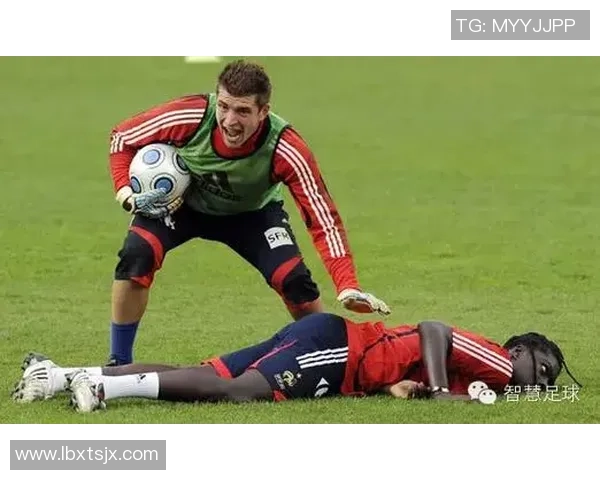 足球明星日常逛街趣事全记录精彩瞬间大公开