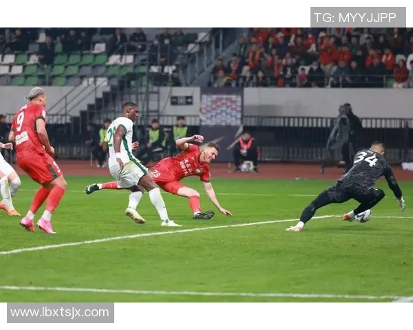 足球明星的魅力与成就评析:他们如何影响比赛与球迷心态 足球明星的魅力与成就评析:他们如何影响比赛与球迷心态