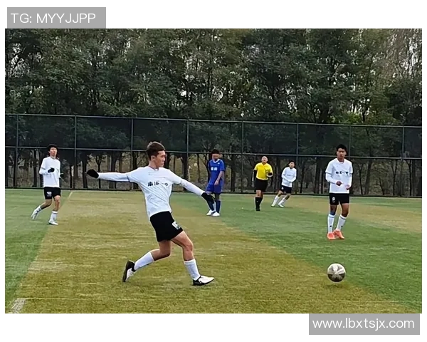 足球明星联队竞技赛精彩纷呈球迷热情高涨的盛大赛事