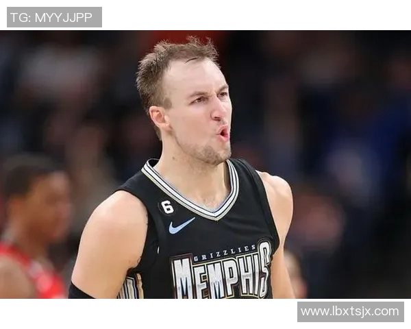 足球明星肯纳德：从草根到巅峰的传奇之路与辉煌成就